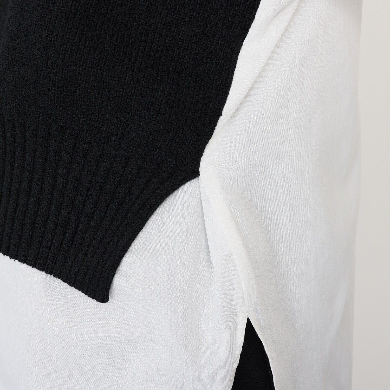 ウノ・ウノ・ドゥーエ おしゃれ見え間違いなし！ レイヤードに見える ニットドッキングシャツ