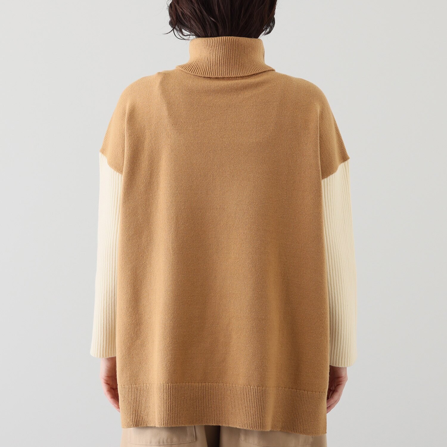 ウノ・ウノ・ドゥーエ コーディネイトを華やかに ブロック配色 両Ａ面ハイネック ニットプルオーバー