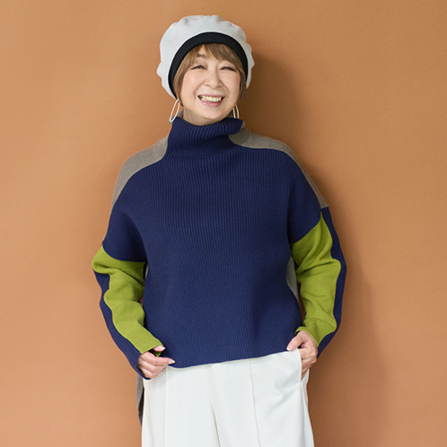 ウノ・ウノ・ドゥーエ　コーディネイトを華やかに　ブロック配色　両Ａ面ハイネック　ニットプルオーバー