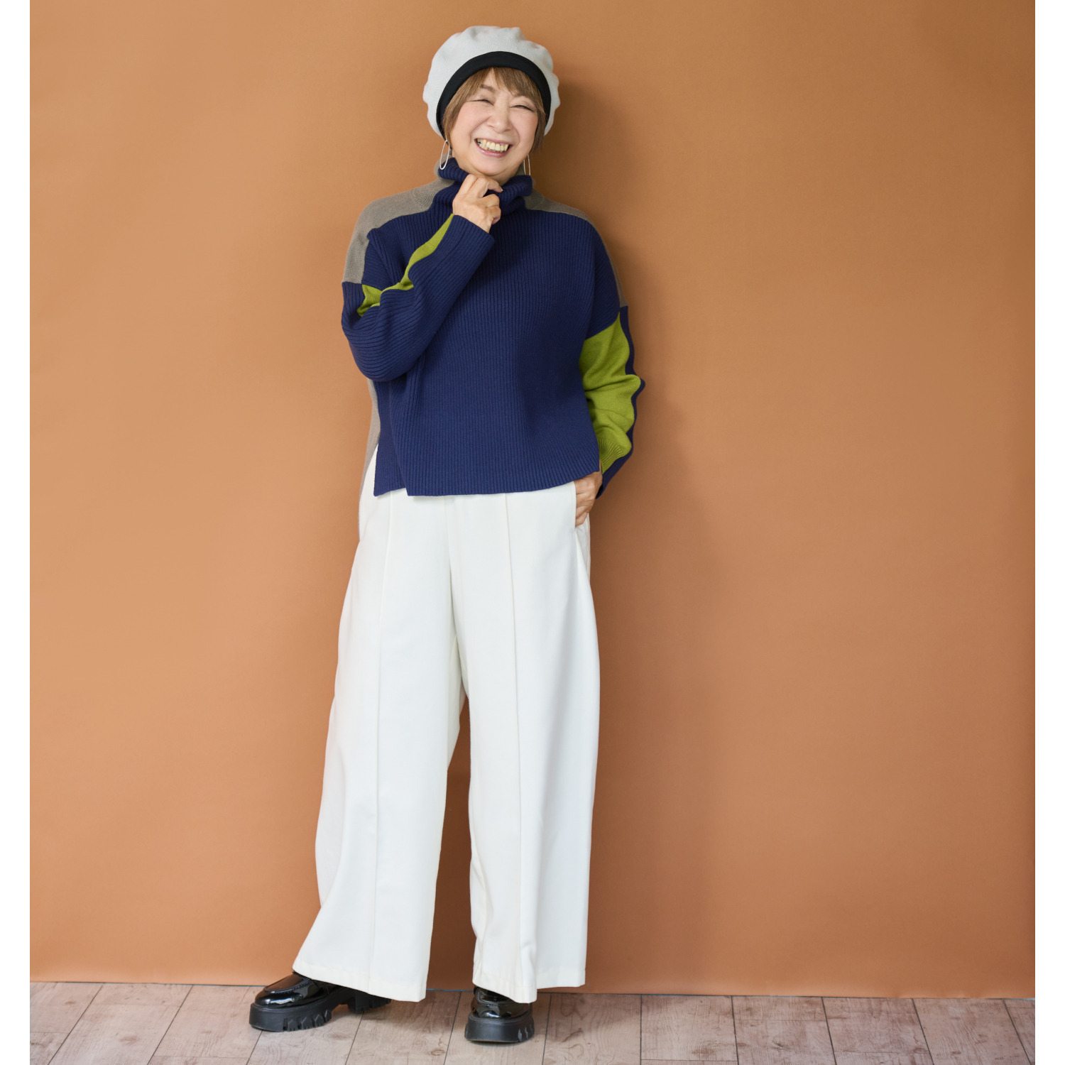 ウノ・ウノ・ドゥーエ コーディネイトを華やかに ブロック配色 両Ａ面ハイネック ニットプルオーバー