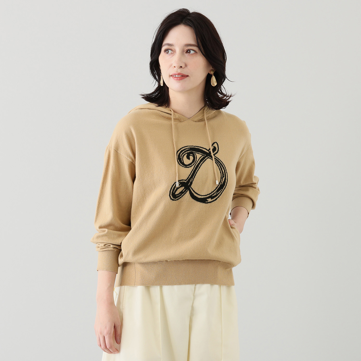 ウノ・ウノ・ドゥーエ ジャガード“Ｄ”ロゴ フーディーニット ライトパーカー