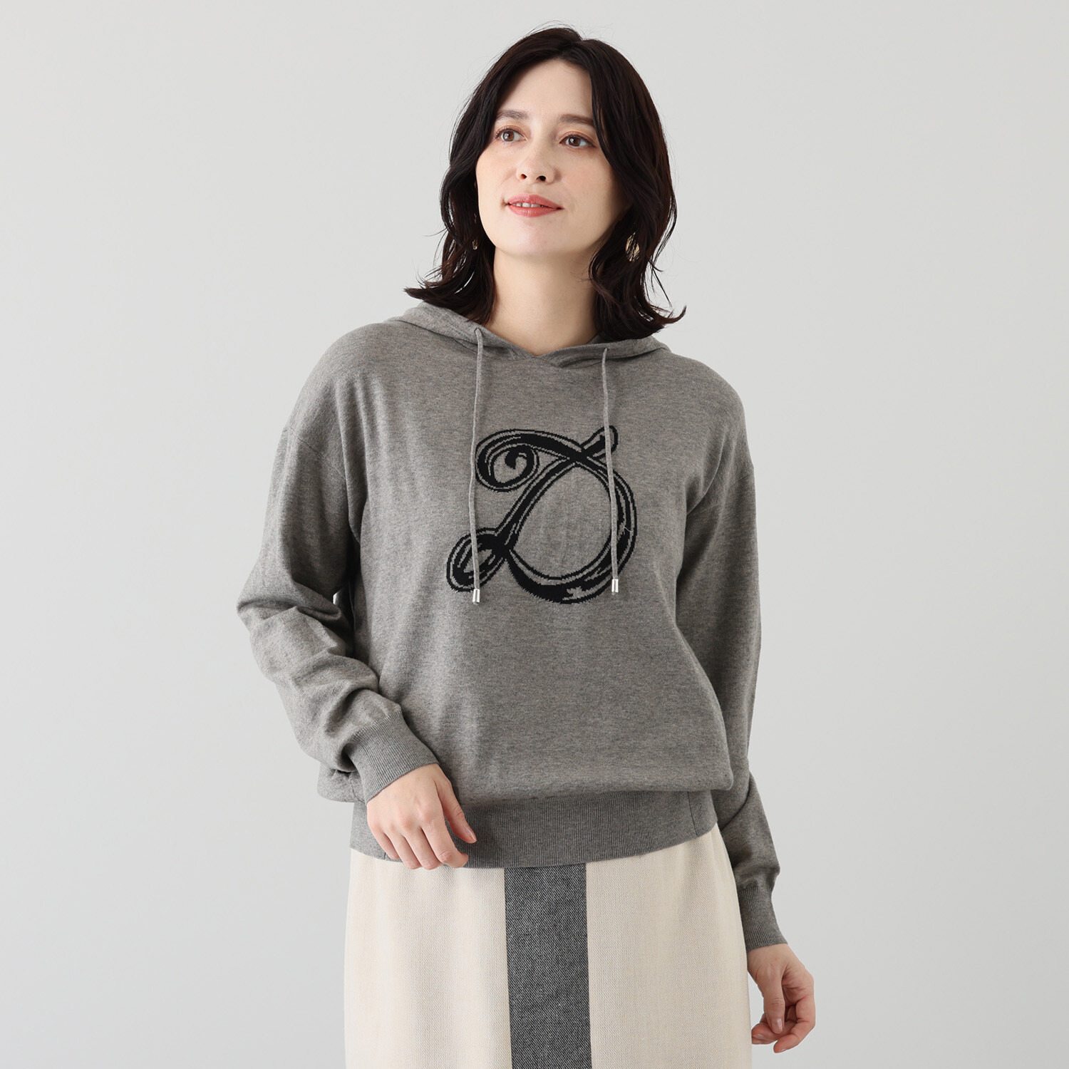 ウノ・ウノ・ドゥーエ ジャガード“Ｄ”ロゴ フーディーニット ライトパーカー