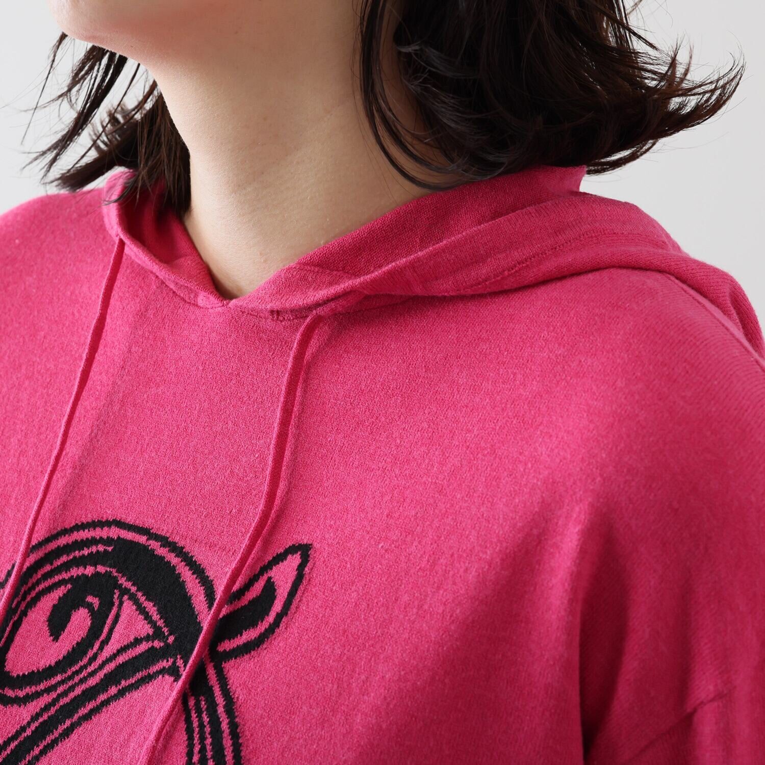 ウノ・ウノ・ドゥーエ ジャガード“Ｄ”ロゴ フーディーニット ライトパーカー