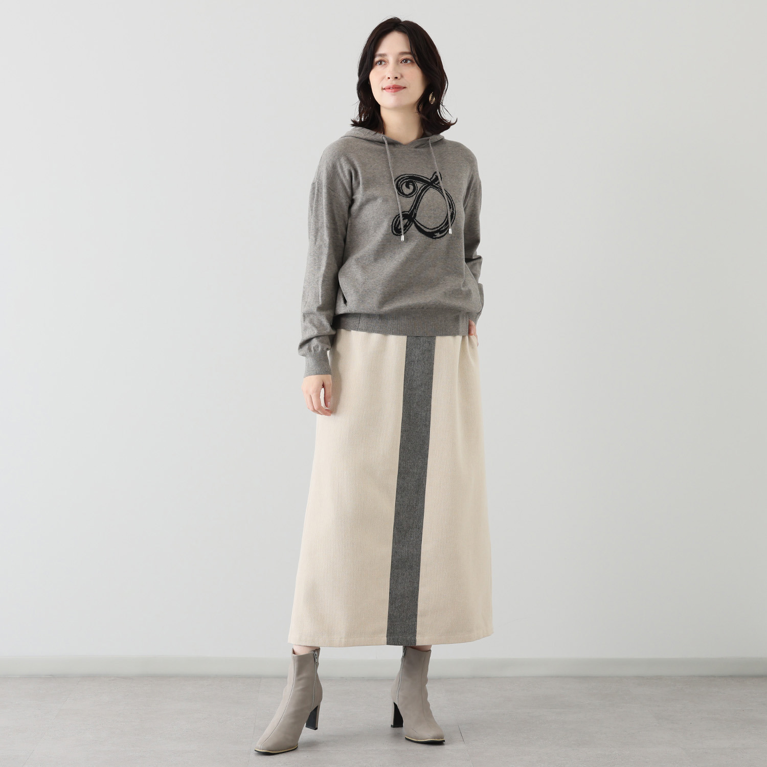 ウノ・ウノ・ドゥーエ ジャガード“Ｄ”ロゴ フーディーニット ライトパーカー