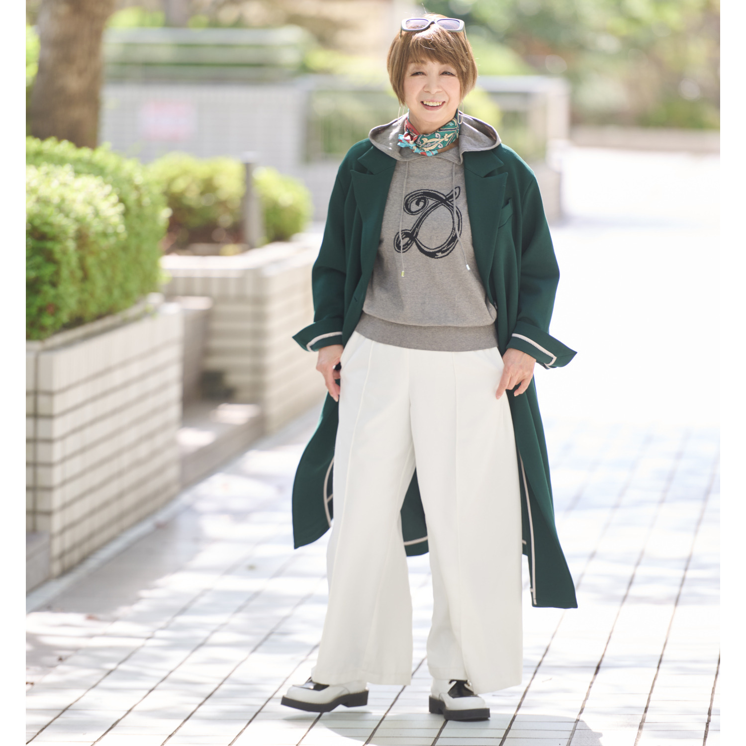 ウノ・ウノ・ドゥーエ ジャガード“Ｄ”ロゴ フーディーニット ライトパーカー