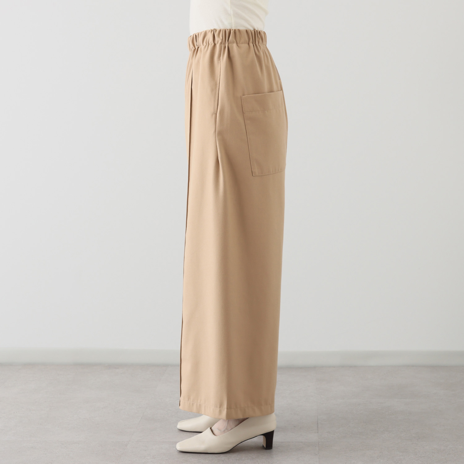 ウノ・ウノ・ドゥーエ ウール見えなのに軽やか ふんわり起毛 クラシックワイドパンツ