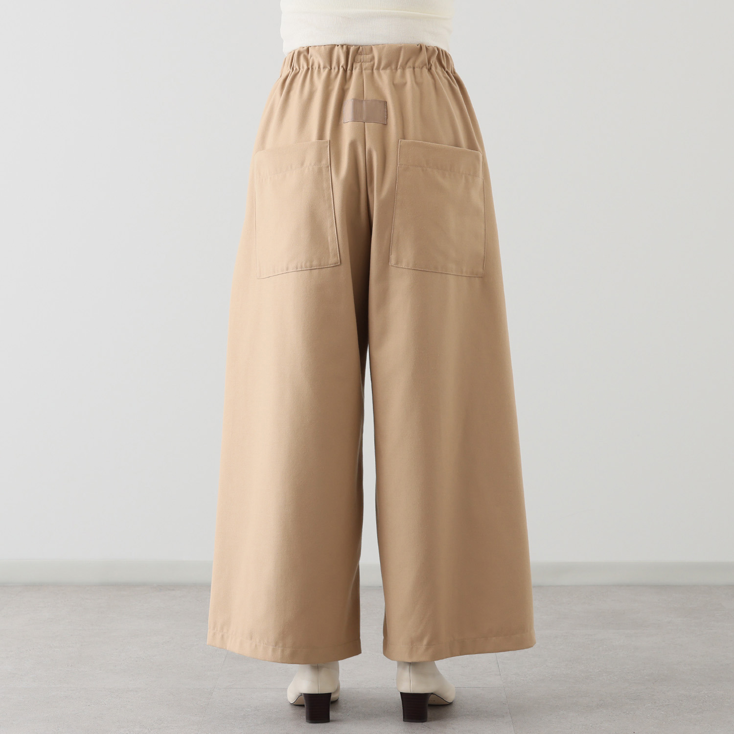 ウノ・ウノ・ドゥーエ ウール見えなのに軽やか ふんわり起毛 クラシックワイドパンツ