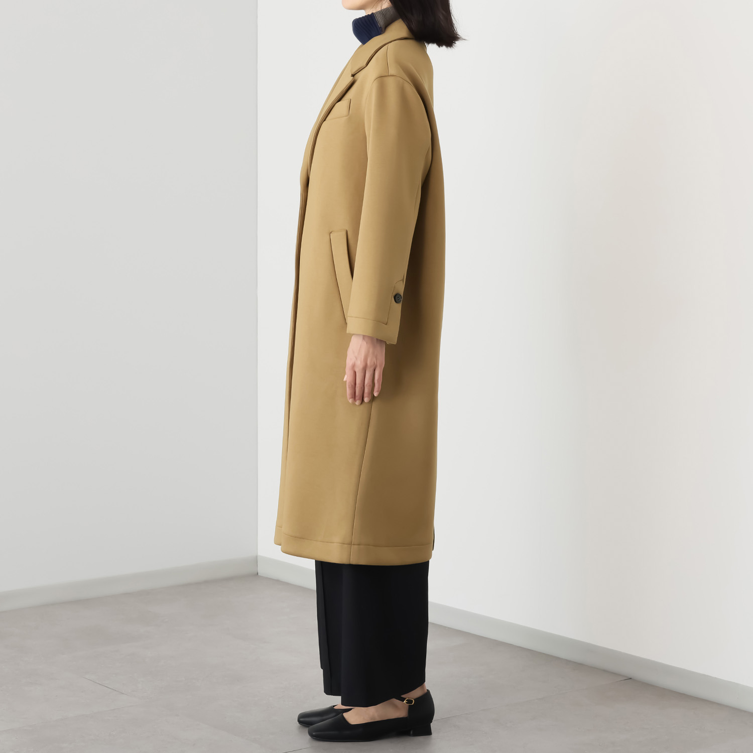 ウノ・ウノ・ドゥーエ 着るだけでスタイリッシュ もっちりリッチ テーラードコート