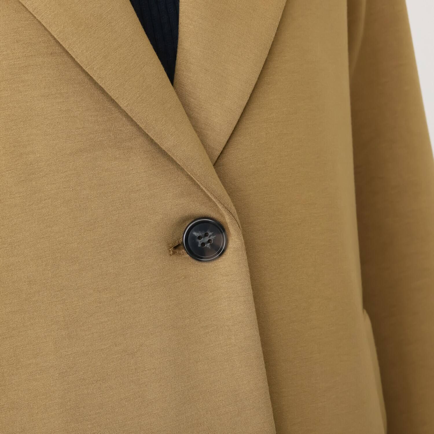 ウノ・ウノ・ドゥーエ 着るだけでスタイリッシュ もっちりリッチ テーラードコート