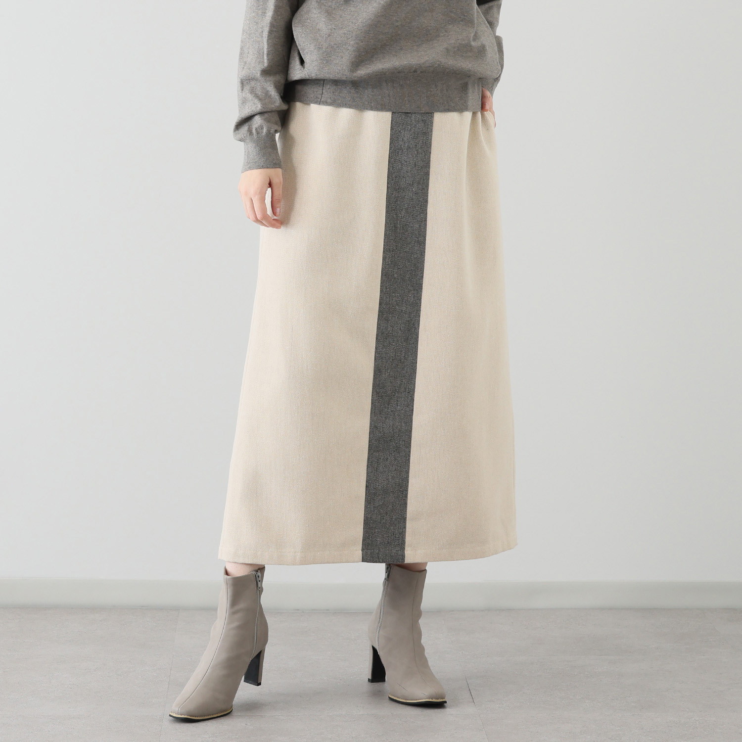 ウノ・ウノ・ドゥーエ ラインアクセントスカート