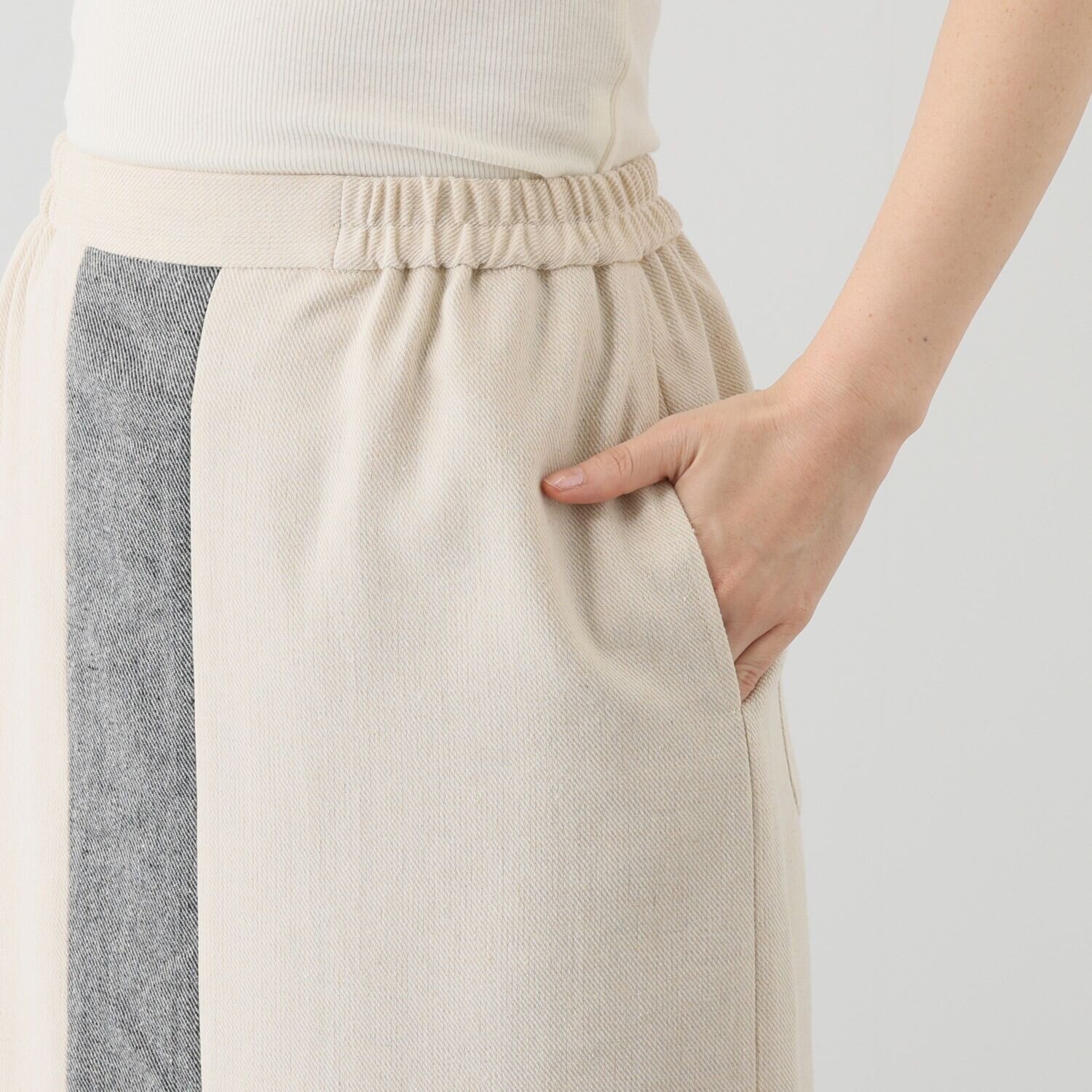 ウノ・ウノ・ドゥーエ ラインアクセントスカート