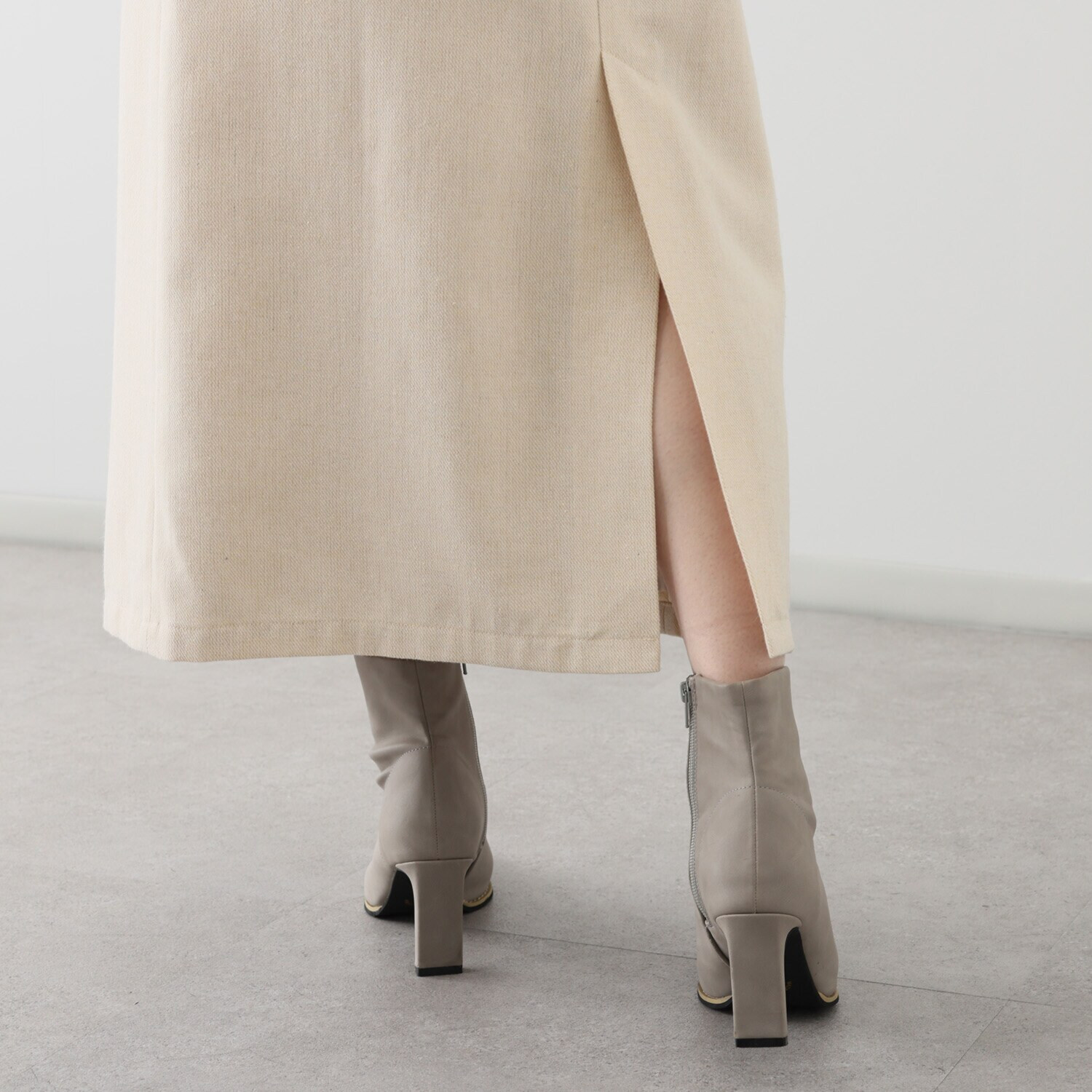 ウノ・ウノ・ドゥーエ ラインアクセントスカート