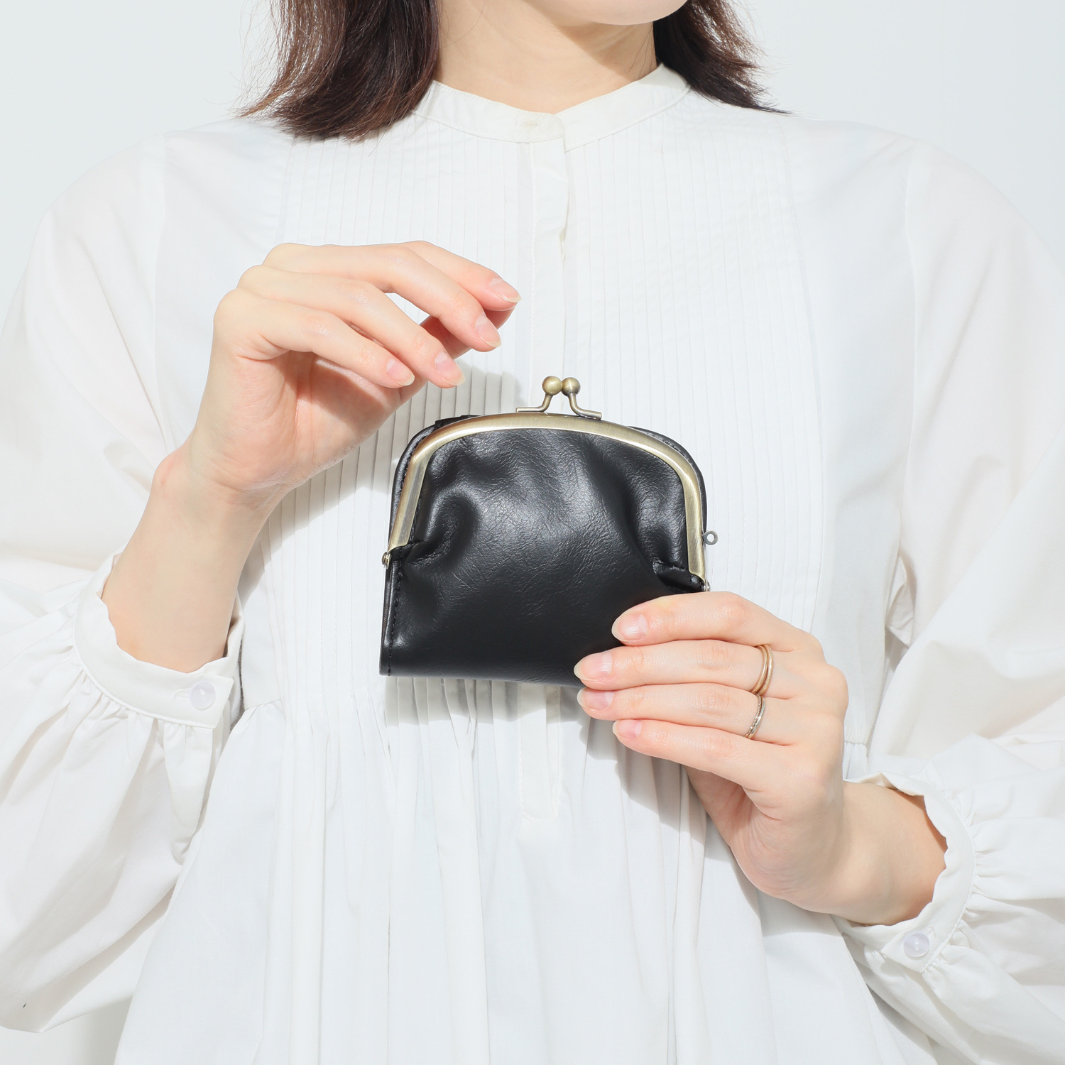 ラフィール ナチュラルな風合いの がま口二つ折り財布