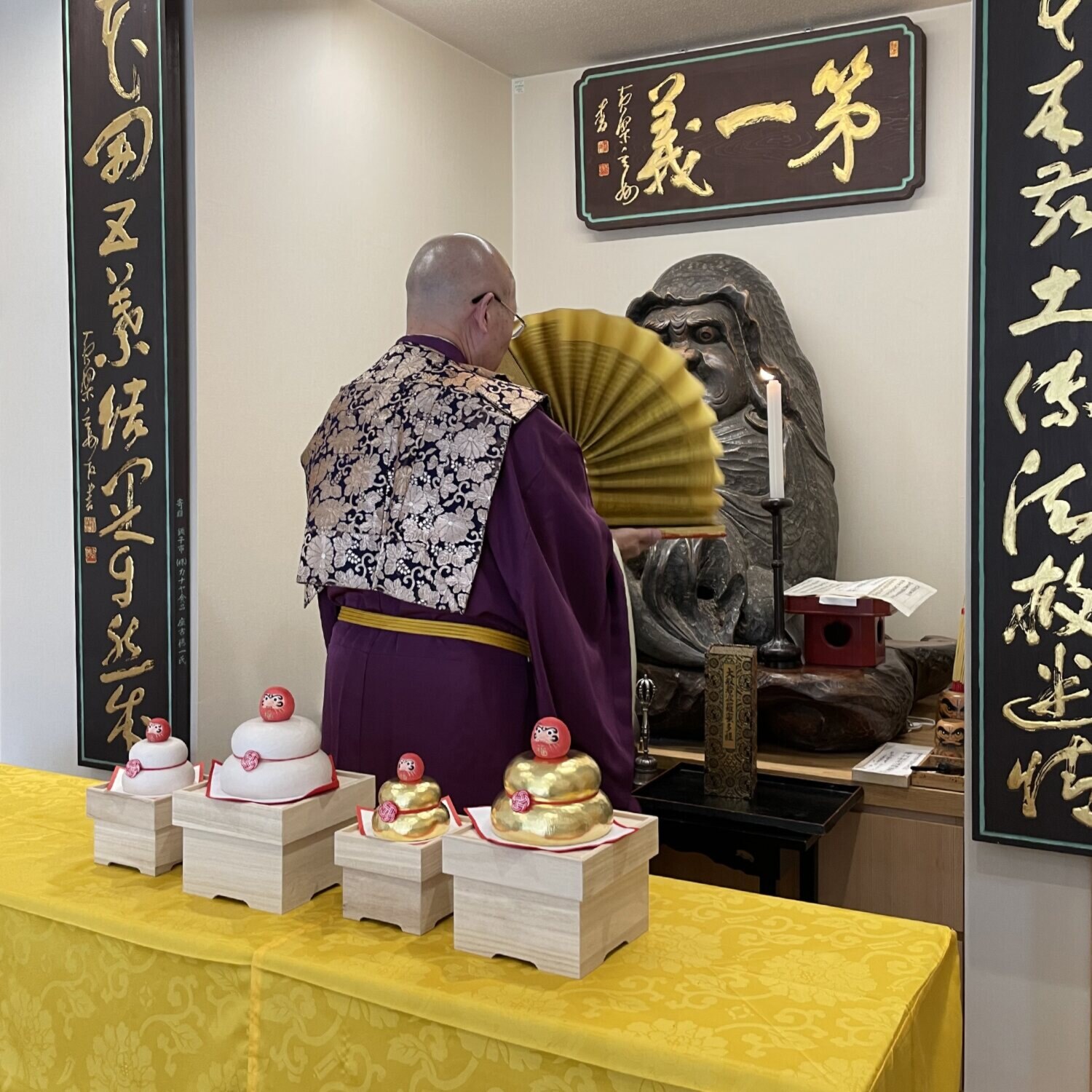 たまふり屋 少林山達磨寺御祈祷 達磨木彫り鏡餅 ＜小＞