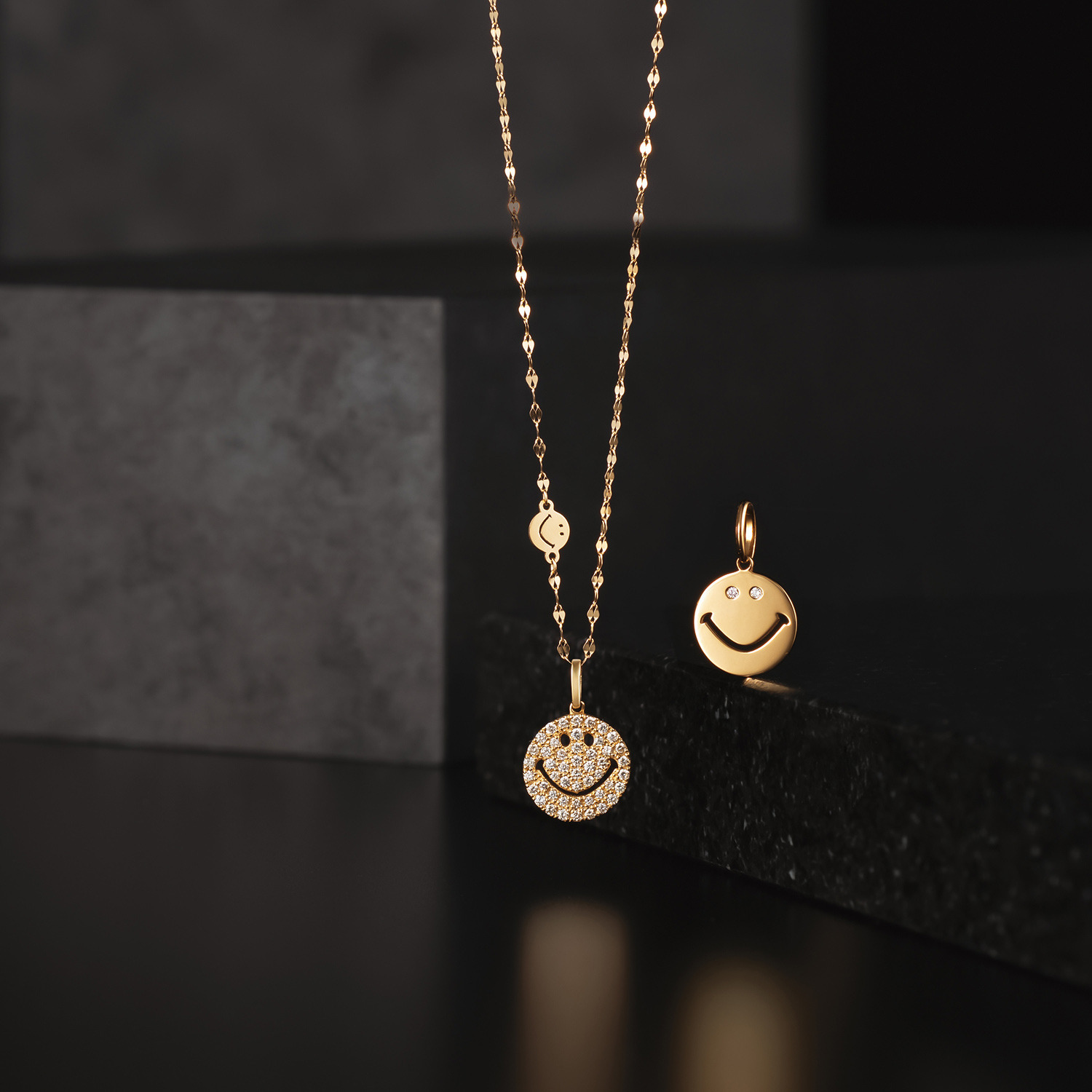 エクラプリュス １８Ｋ スマイル サテライトチェーン ネックレス