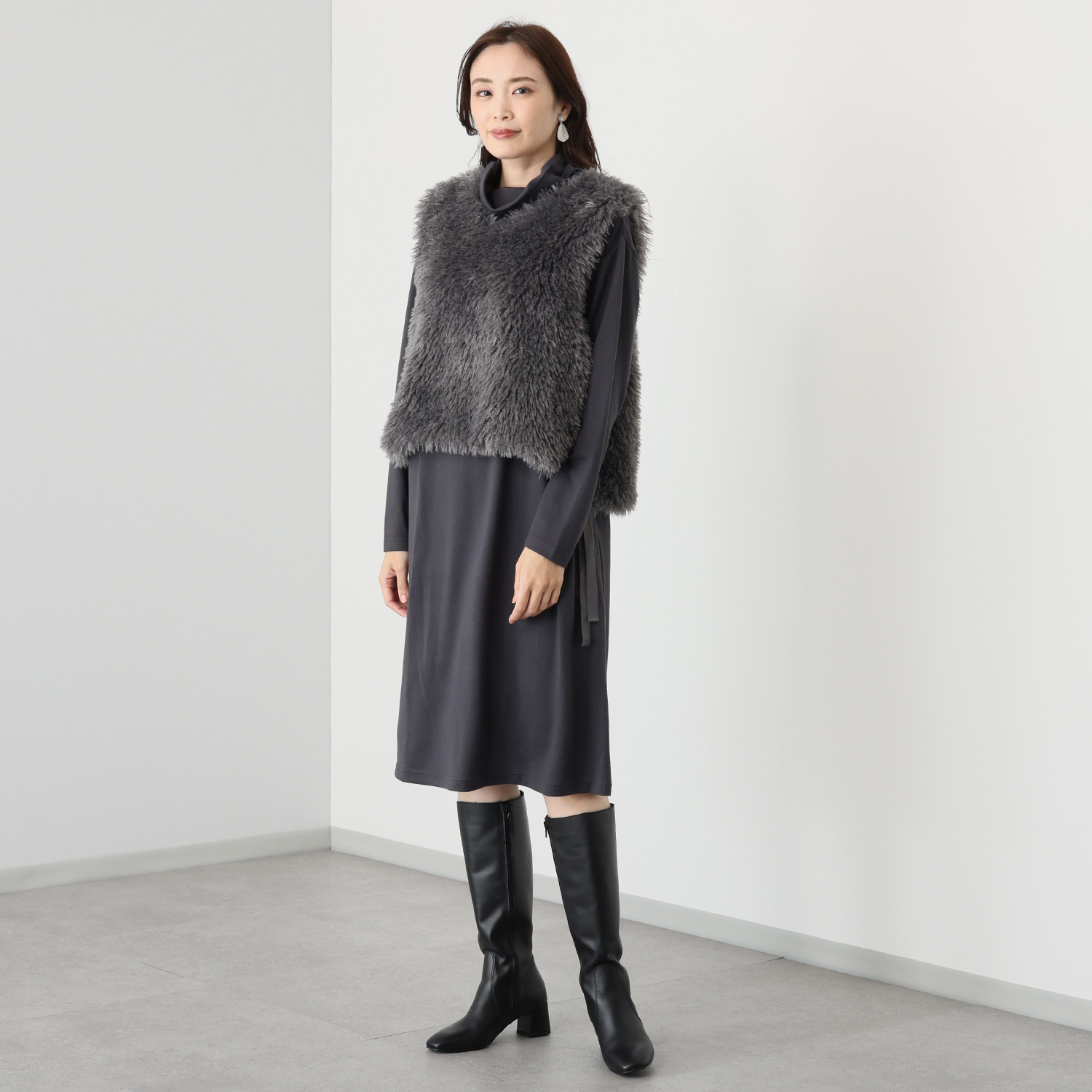 シルバーミントシュガー ふわっとエコファー スエード風リボンで サイズアレンジ自在 おしゃれに少し差をつける Ｖネックベスト