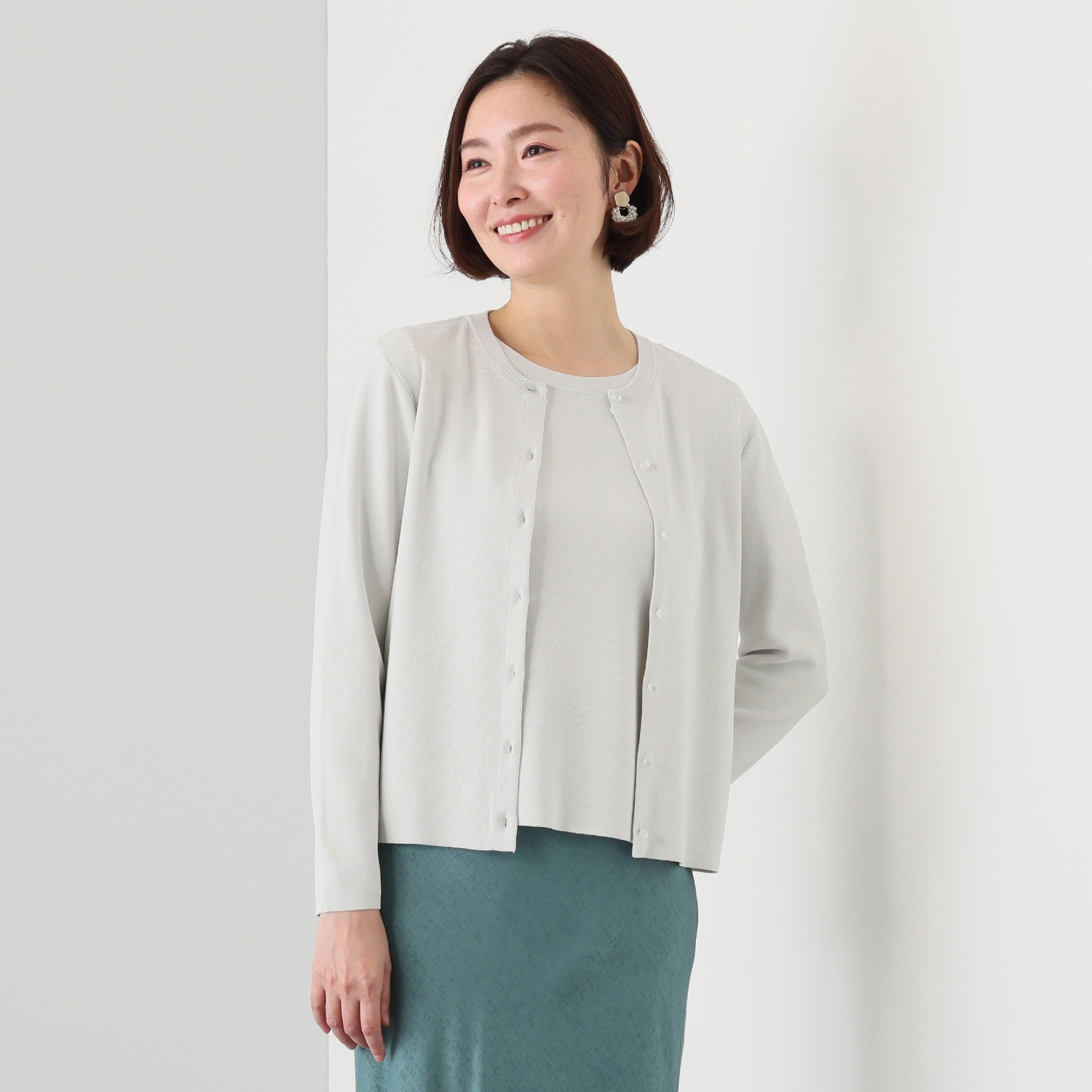 ルクオーレ きれい見え 総針編 ボタンアクセント ニットカーディガン