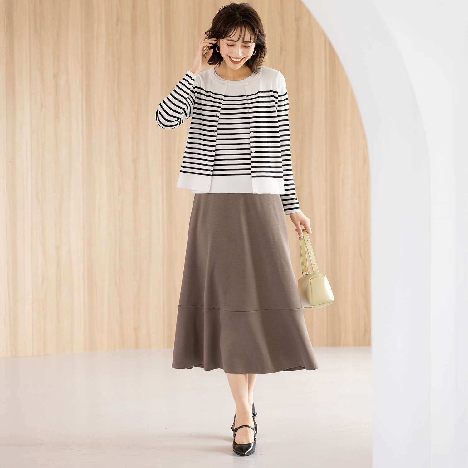 ルクオーレ きれい見え 総針編 ボタンアクセント ニットカーディガン