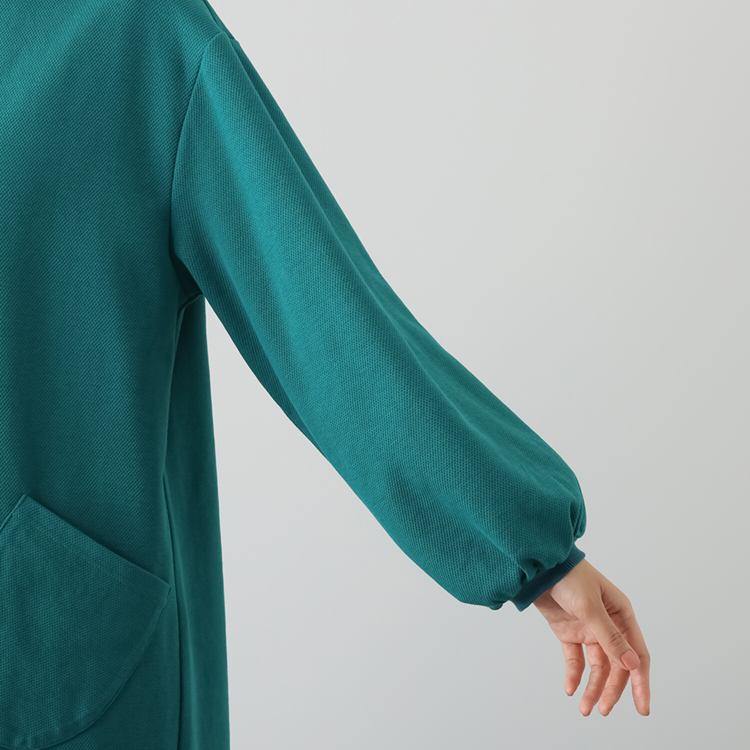 アットランティーヴァ アリア サイドスリットワンピース