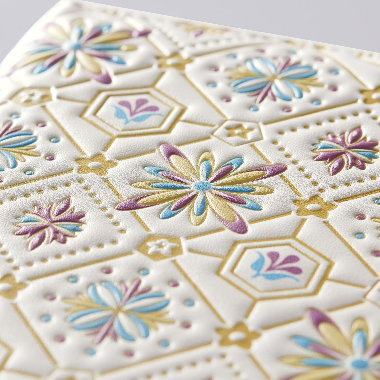 絵画のような美しさ 手にのるサイズ感の 文庫風 すっきり収まるミニ財布