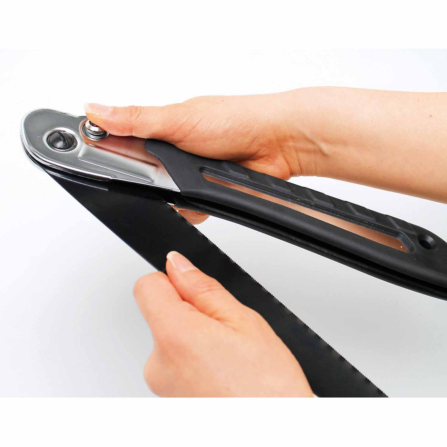 粗大ごみの解体に！ 廃棄物を コンパクトな大きさに 折り畳み式 多目的廃棄物ノコギリ