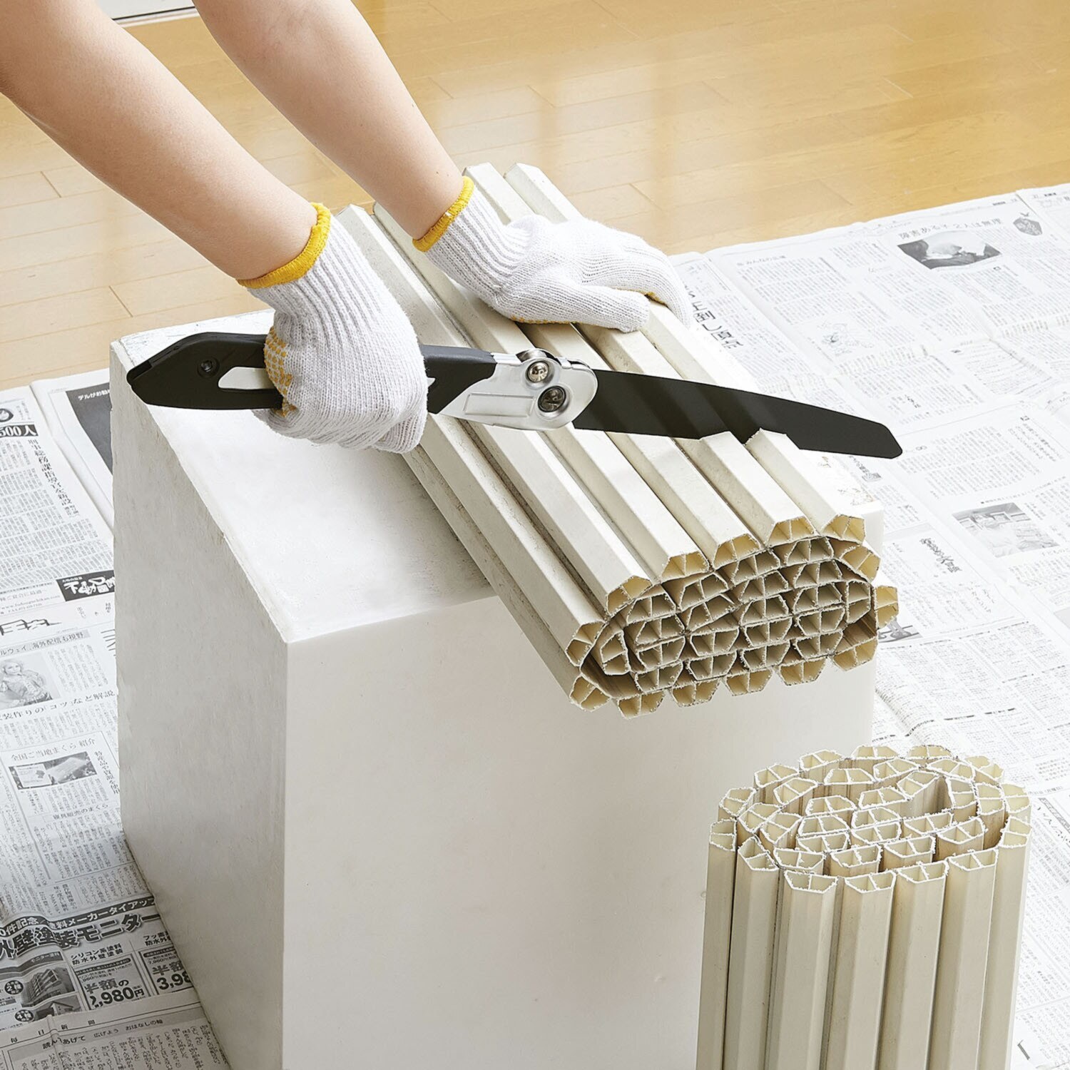 粗大ごみの解体に！ 廃棄物を コンパクトな大きさに 折り畳み式 多目的廃棄物ノコギリ