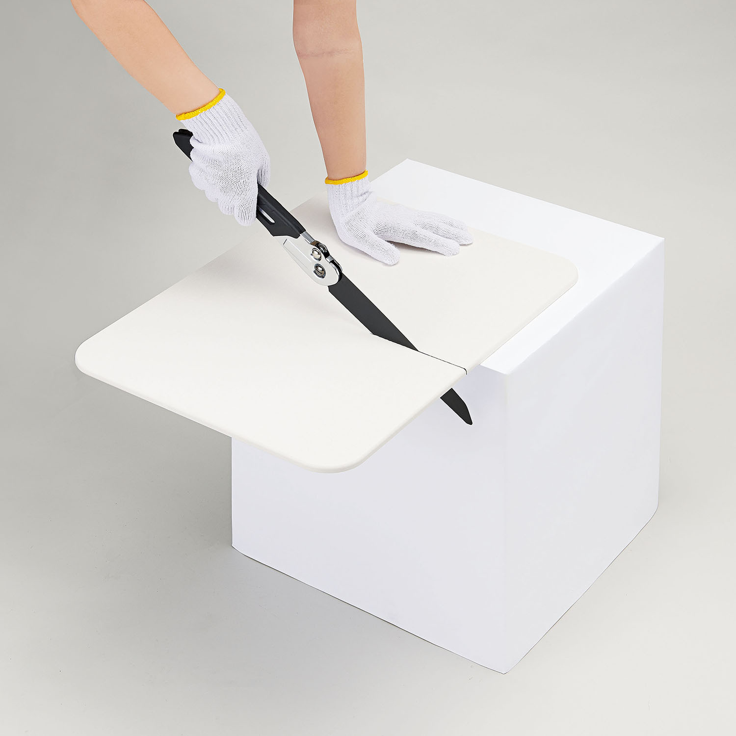 粗大ごみの解体に！ 廃棄物を コンパクトな大きさに 折り畳み式 多目的廃棄物ノコギリ