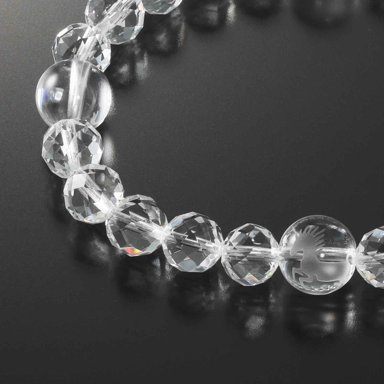 貴煌 天然水晶 干支（午）カービング入り イラスティック ブレスレット