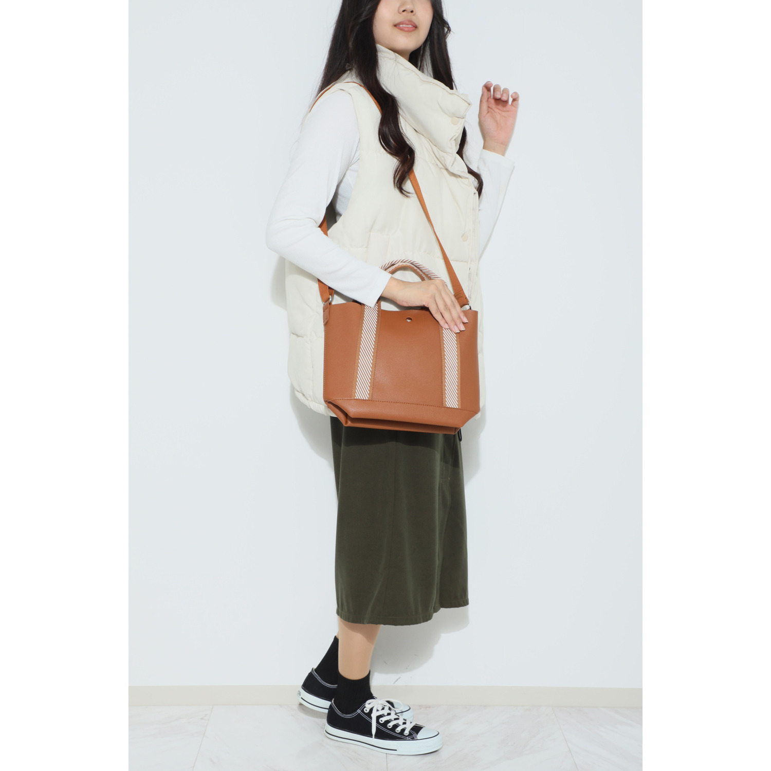 ラルジュ ショルダーストラップ付 フェイクレザー デザインハンドルバッグ