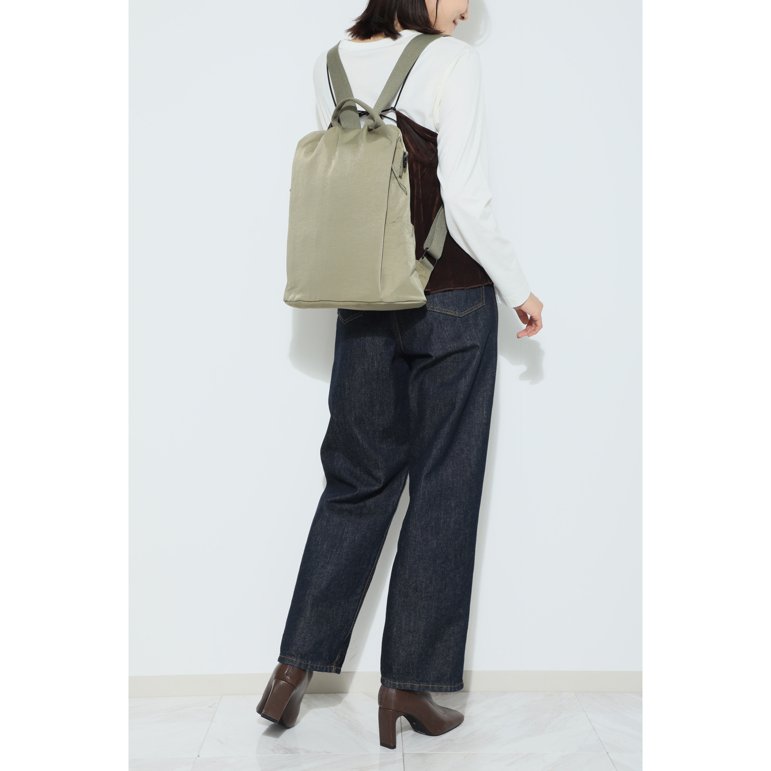 ラルジュ 背面Ｌ字ファスナー 多ポケット ２ウェイリュック