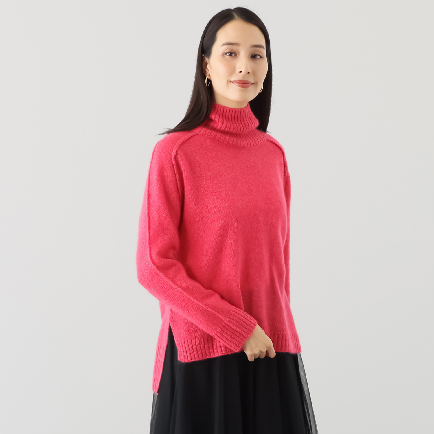 ディアルマ ホワイトヤク１００％ 変形ヘムライン ニットプルオーバー