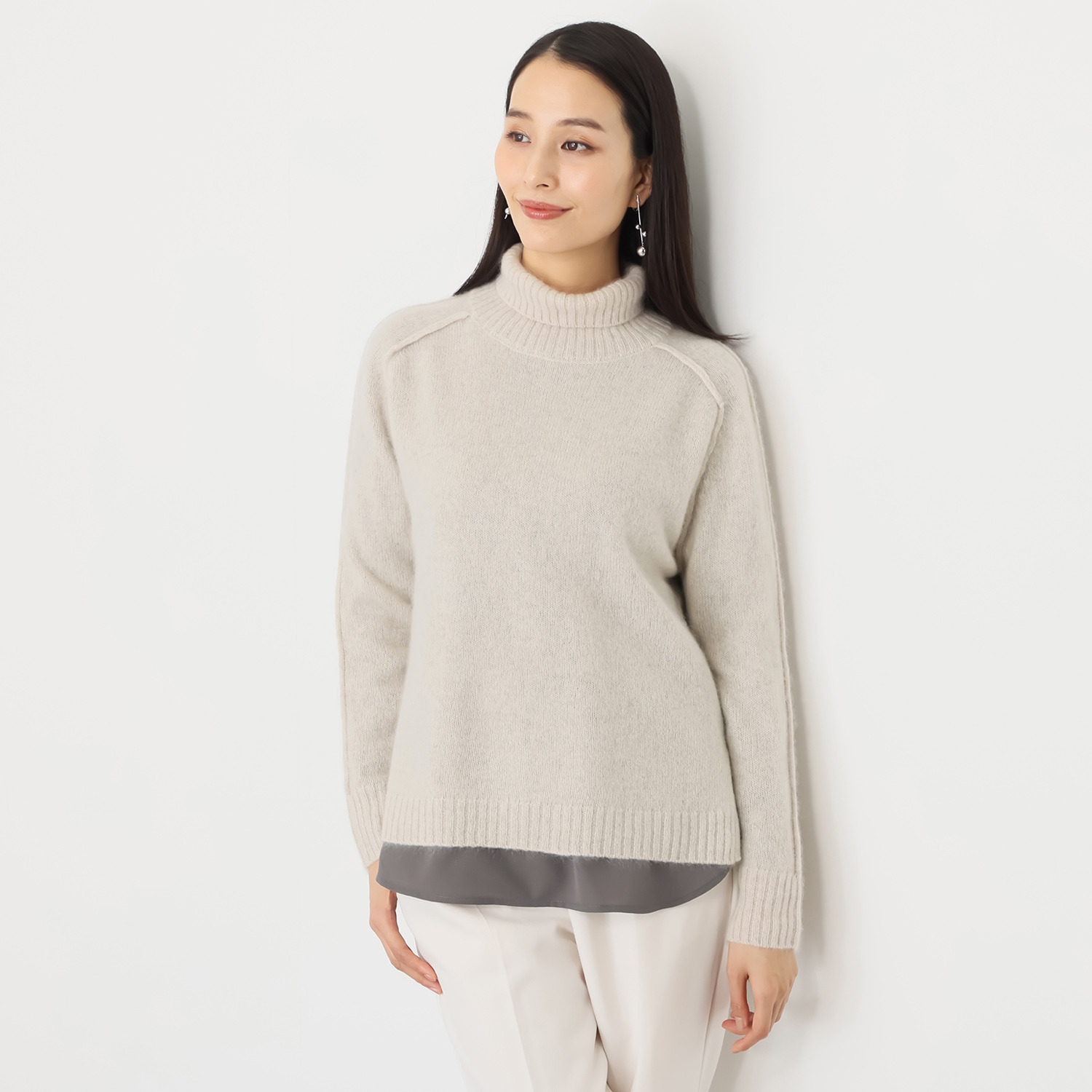 ディアルマ ホワイトヤク１００％ 変形ヘムライン ニットプルオーバー