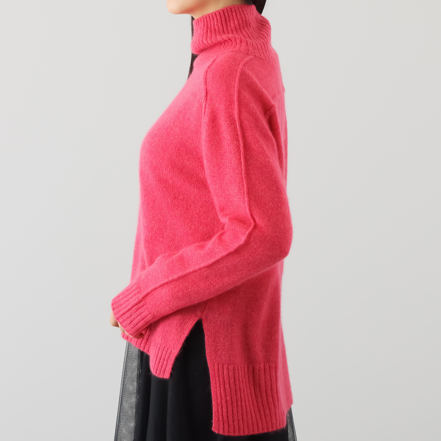 ディアルマ ホワイトヤク１００％ 変形ヘムライン ニットプルオーバー