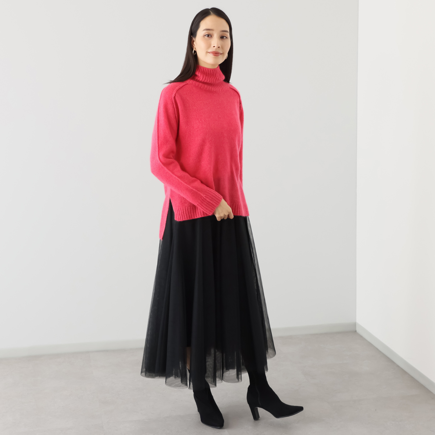 ディアルマ ホワイトヤク１００％ 変形ヘムライン ニットプルオーバー