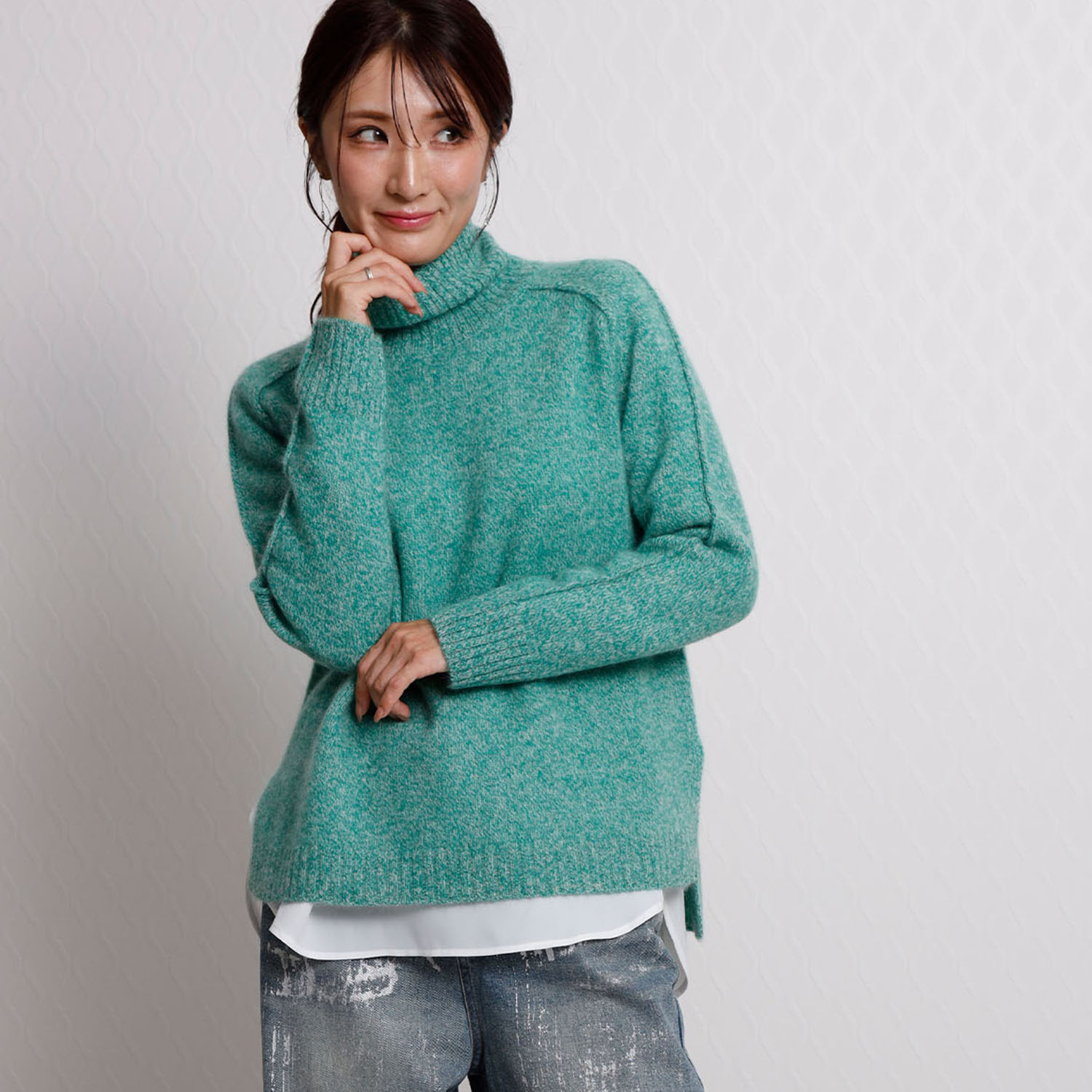 ディアルマ ホワイトヤク１００％ 変形ヘムライン ニットプルオーバー