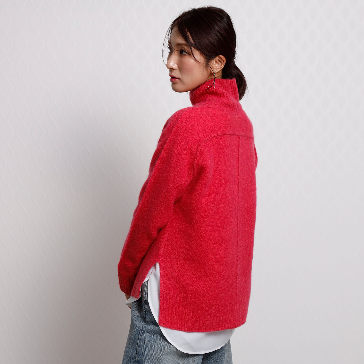 ディアルマ ホワイトヤク１００％ 変形ヘムライン ニットプルオーバー