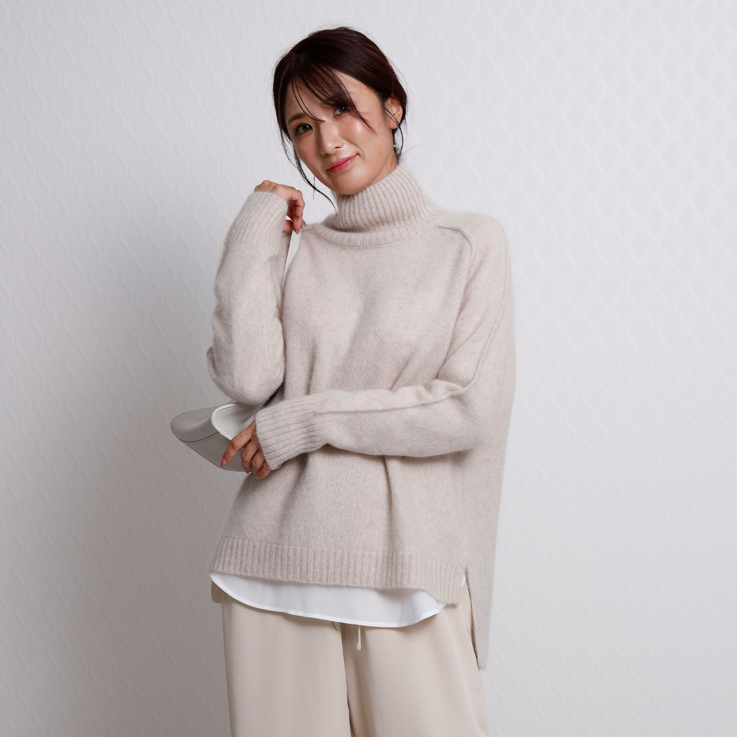 ディアルマ ホワイトヤク１００％ 変形ヘムライン ニットプルオーバー