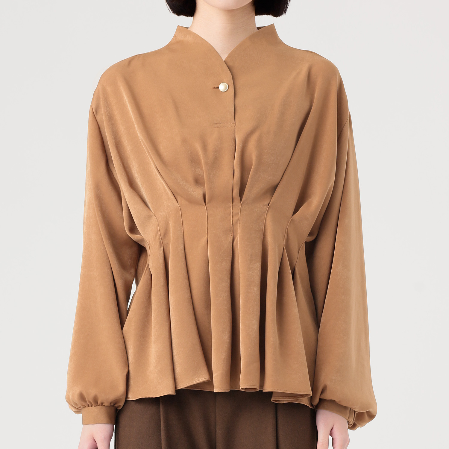 イフェメル／ ダブルフェーストーキョー 日本製 ウエストタック ハイネックブラウス