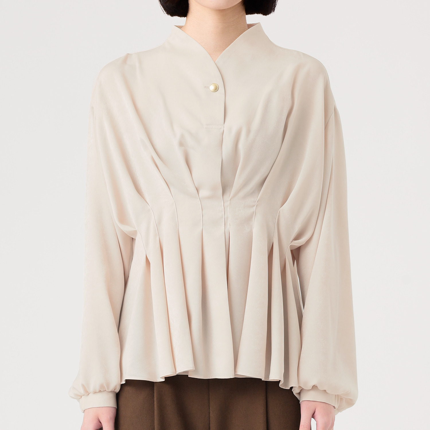 イフェメル／ ダブルフェーストーキョー 日本製 ウエストタック ハイネックブラウス