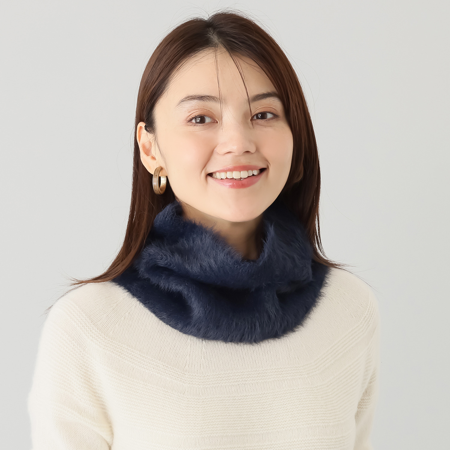 マイジュジュ ふわふわフェザーヤーン 襟付ニットスヌード