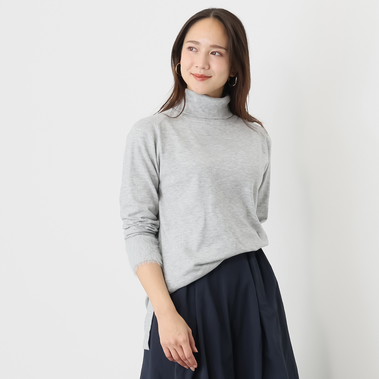 マイジュジュ 一枚で決まる！ ふわふわ フェザーヤーンカフス ハイネックプルオーバー