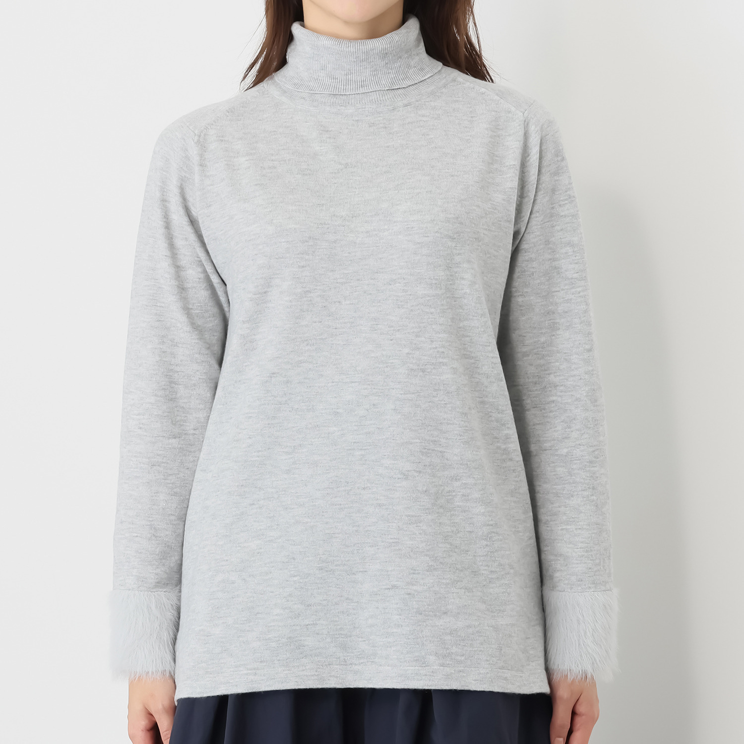 マイジュジュ 一枚で決まる！ ふわふわ フェザーヤーンカフス ハイネックプルオーバー