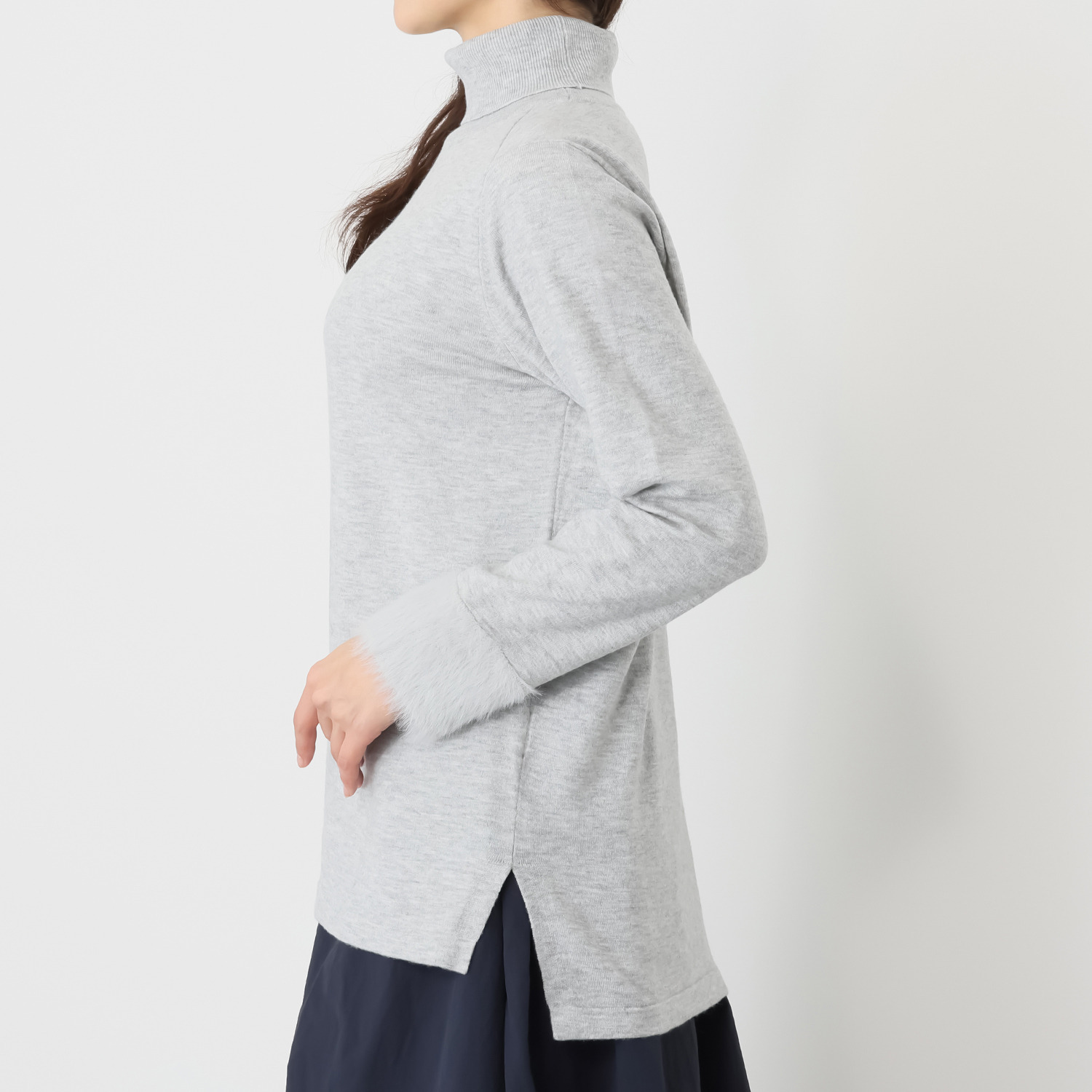 マイジュジュ 一枚で決まる！ ふわふわ フェザーヤーンカフス ハイネックプルオーバー