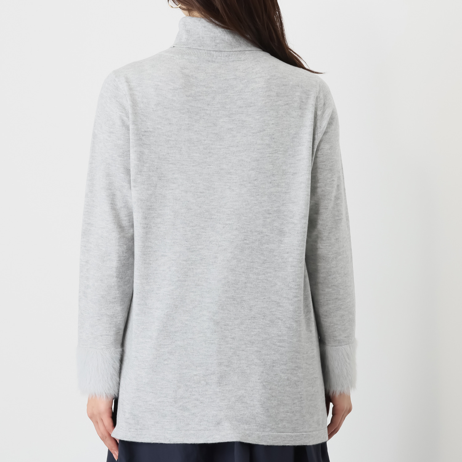 マイジュジュ 一枚で決まる！ ふわふわ フェザーヤーンカフス ハイネックプルオーバー