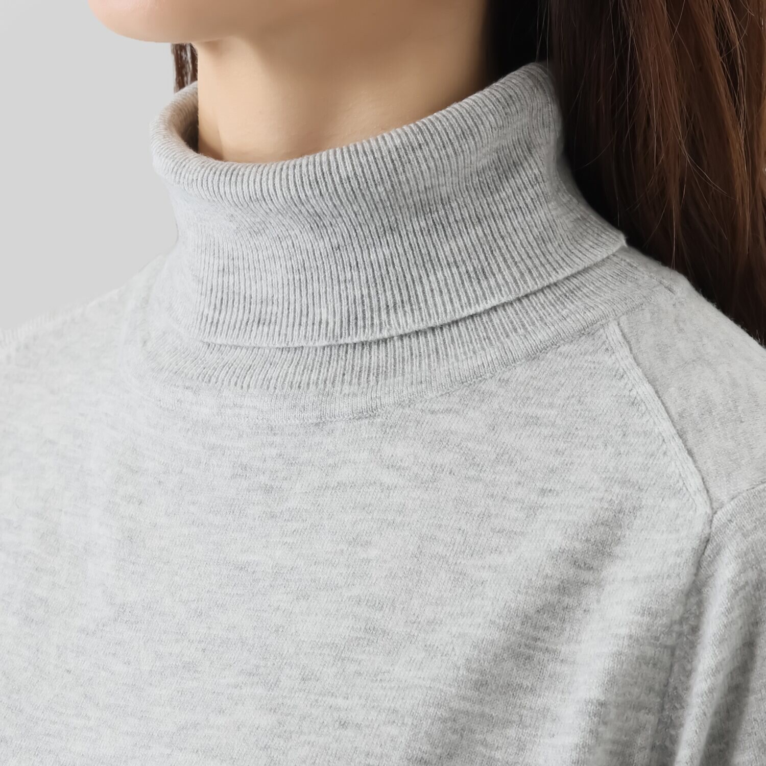 マイジュジュ 一枚で決まる！ ふわふわ フェザーヤーンカフス ハイネックプルオーバー