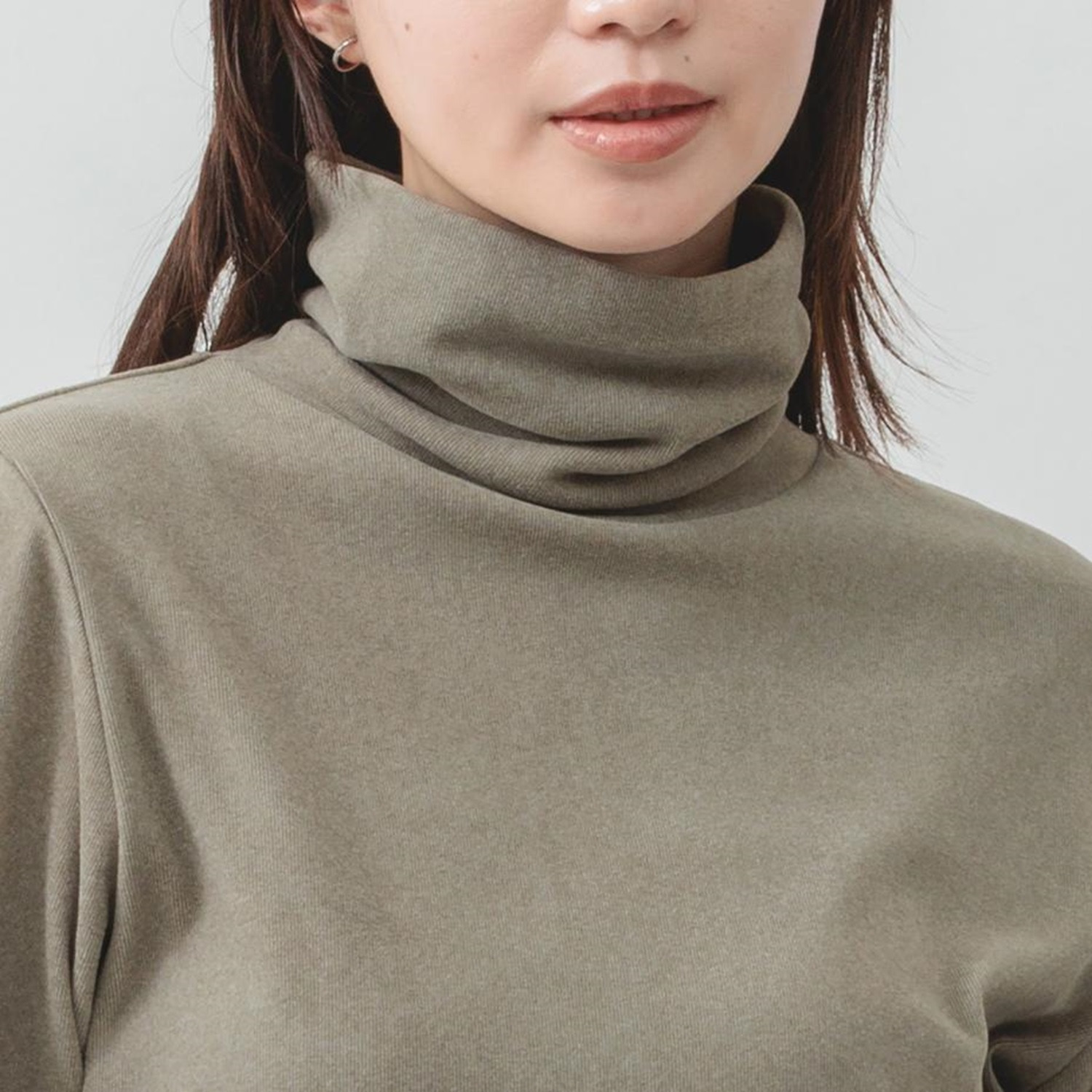 エムエムオー 吸湿発熱 スムース タートルネック プルオーバー