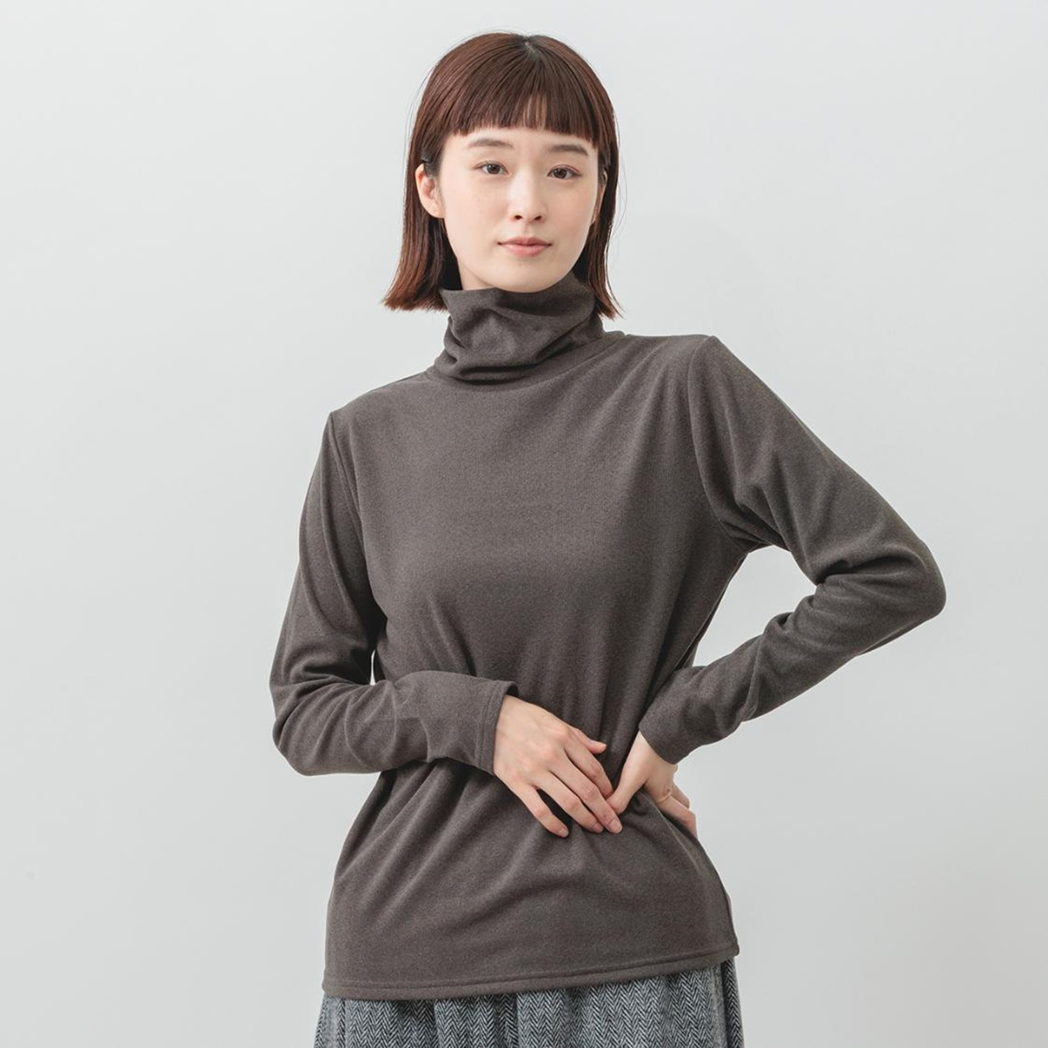 エムエムオー 吸湿発熱 スムース タートルネック プルオーバー