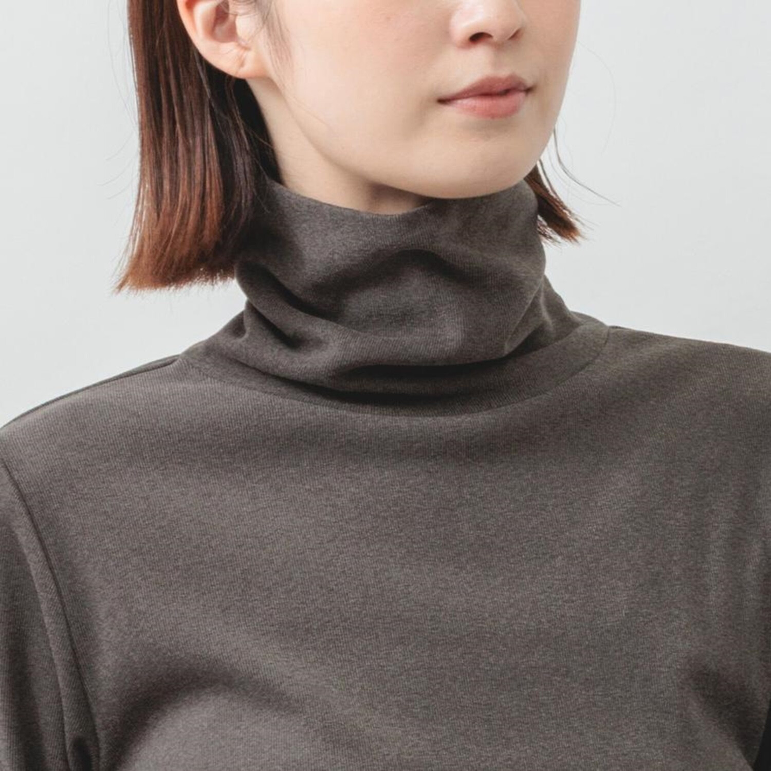 エムエムオー 吸湿発熱 スムース タートルネック プルオーバー