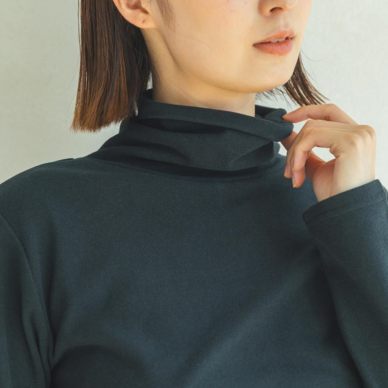 エムエムオー 吸湿発熱 スムース タートルネック プルオーバー