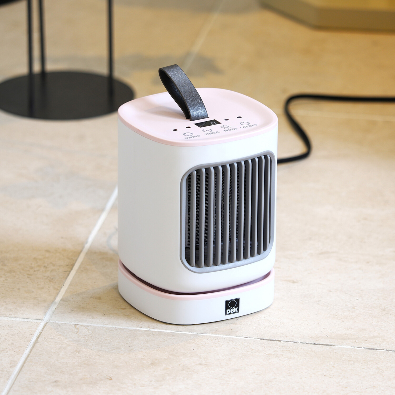 ＤＢＫ 軽量コンパクトで 持ち運びらくらく 首振り機能搭載 セラミックファンヒーター ＤＣＷ６００